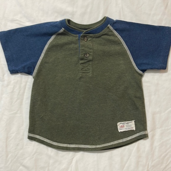 3/$15 💟 The Children’s Place Boys Shirt Size 18M - Picture 1 of 3
